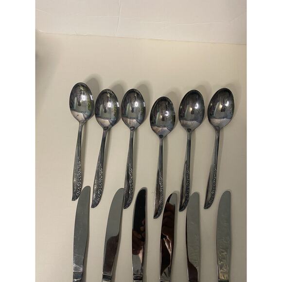 24 Pieces Oneida Rogers Brittany Rose Flatware Silverplated Silverware Set - Picture 2 of 6